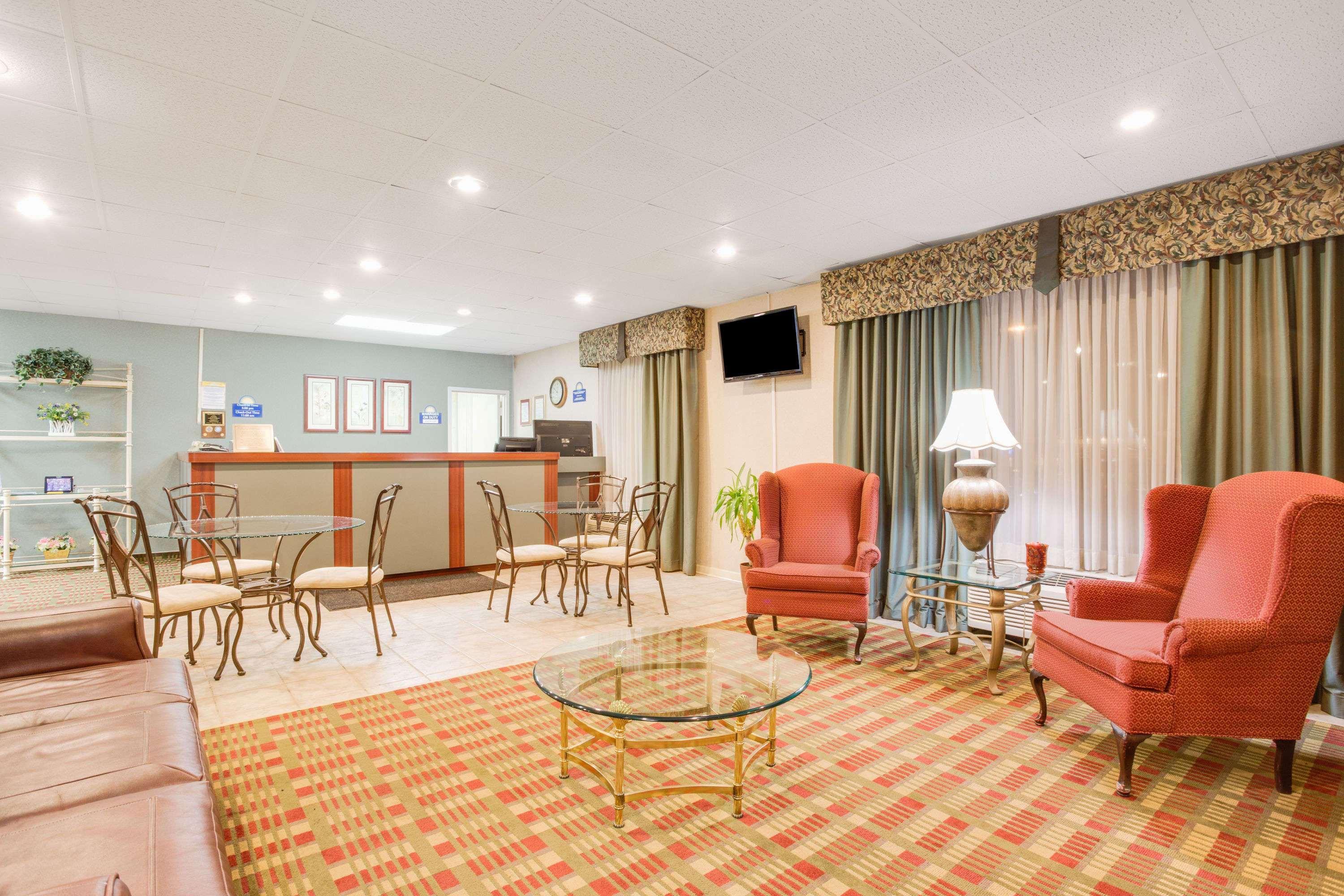 Days Inn By Wyndham Cambridge Dış mekan fotoğraf