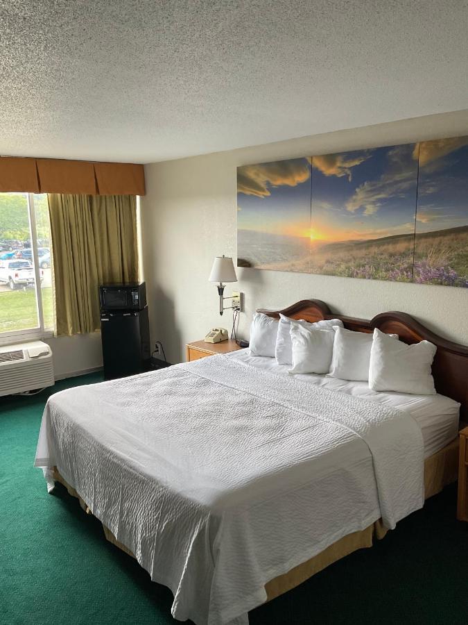 Days Inn By Wyndham Cambridge Dış mekan fotoğraf