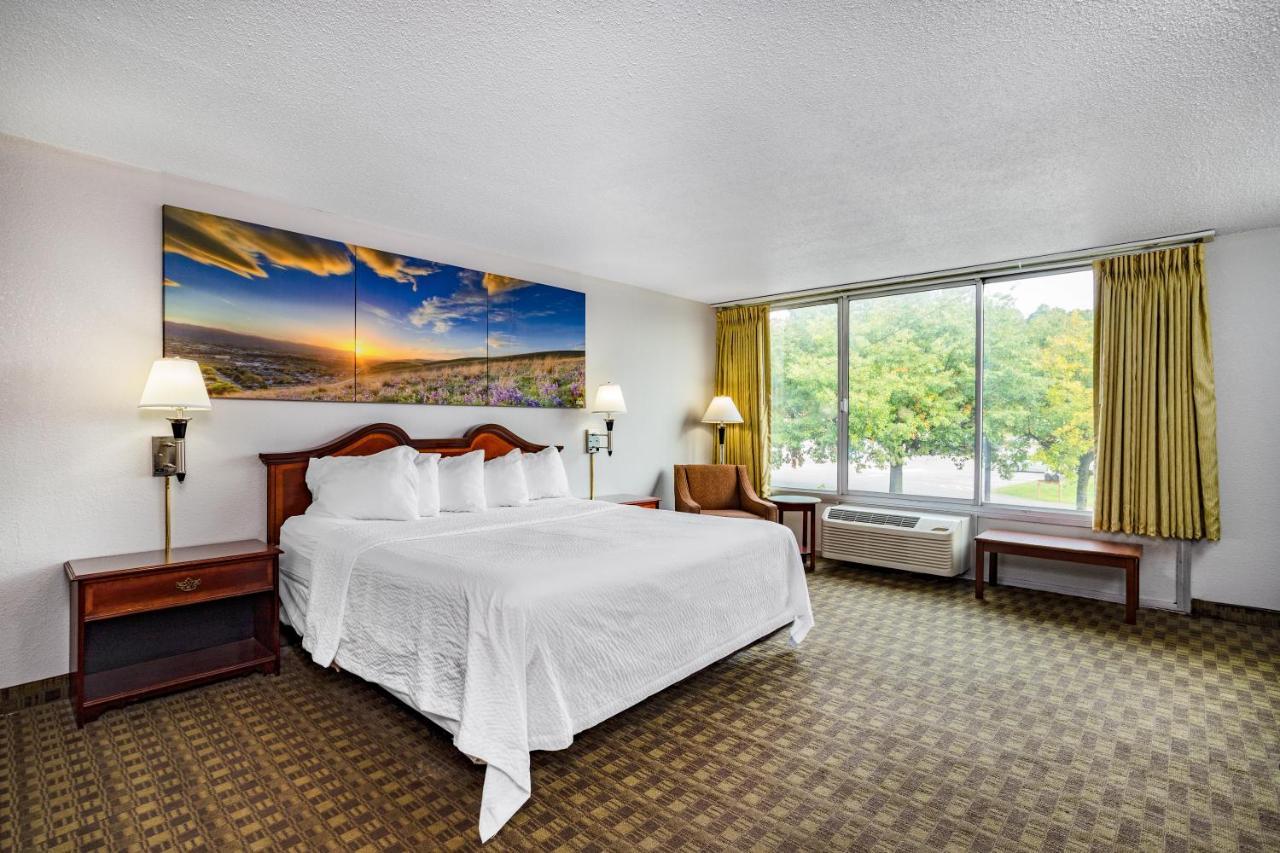 Days Inn By Wyndham Cambridge Dış mekan fotoğraf
