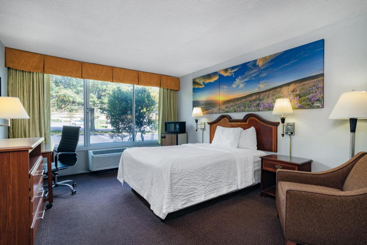 Days Inn By Wyndham Cambridge Dış mekan fotoğraf