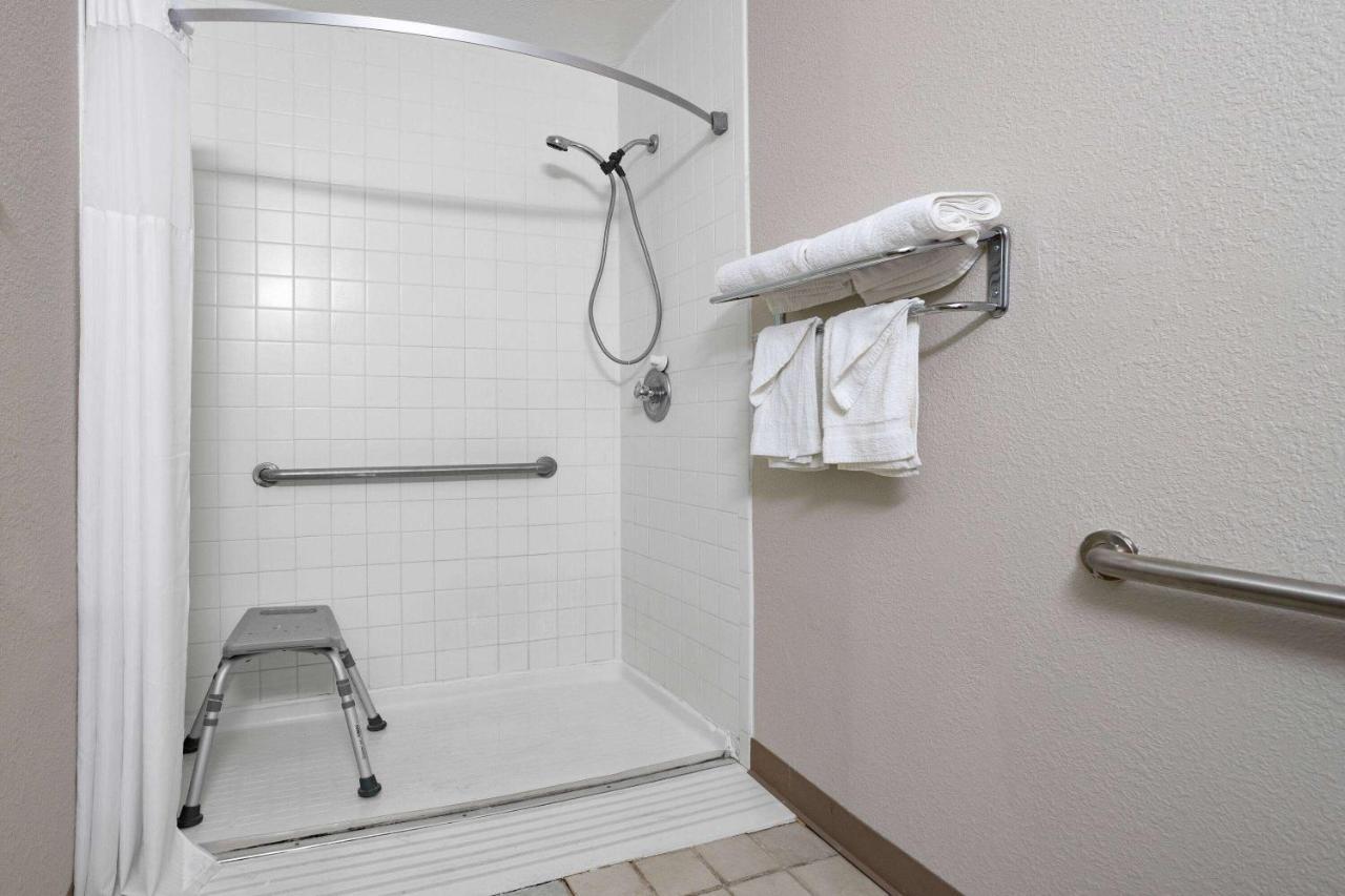 Days Inn By Wyndham Cambridge Dış mekan fotoğraf