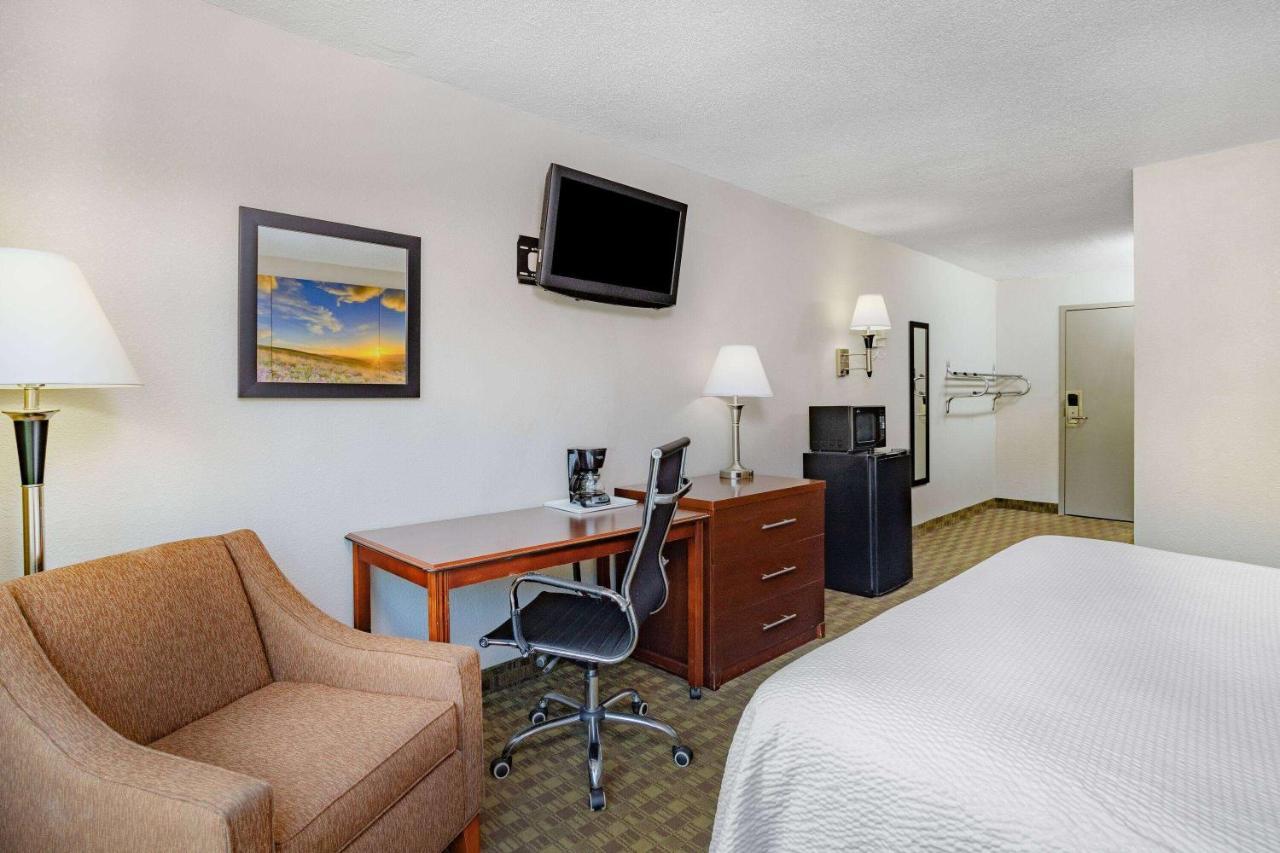 Days Inn By Wyndham Cambridge Dış mekan fotoğraf